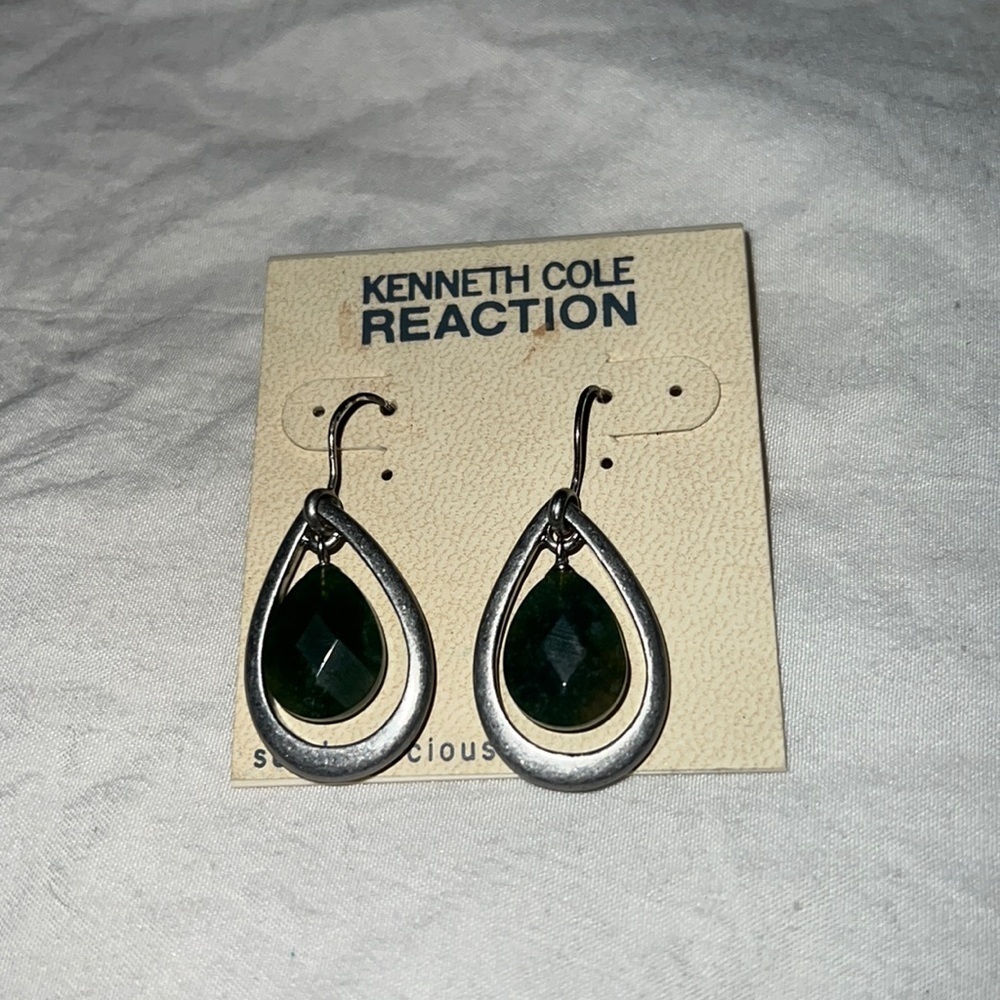 Kenneth Cole Reaction Green Semi-Precious Jewel Silvertone Teardrop Earrings 13$
